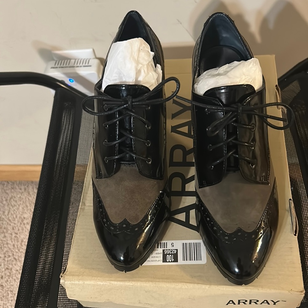 Gabby Gray lace Oxford size 8